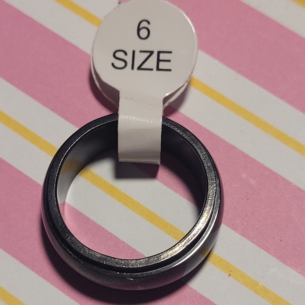 Black Swivel Ring Size 6